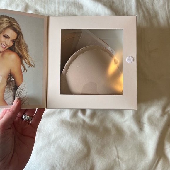 Strapless & Backless Bra - Picture 2 of 3